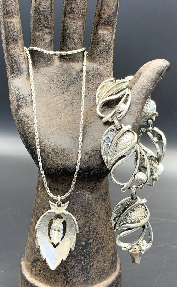 Sarah coventry silver best sale necklace