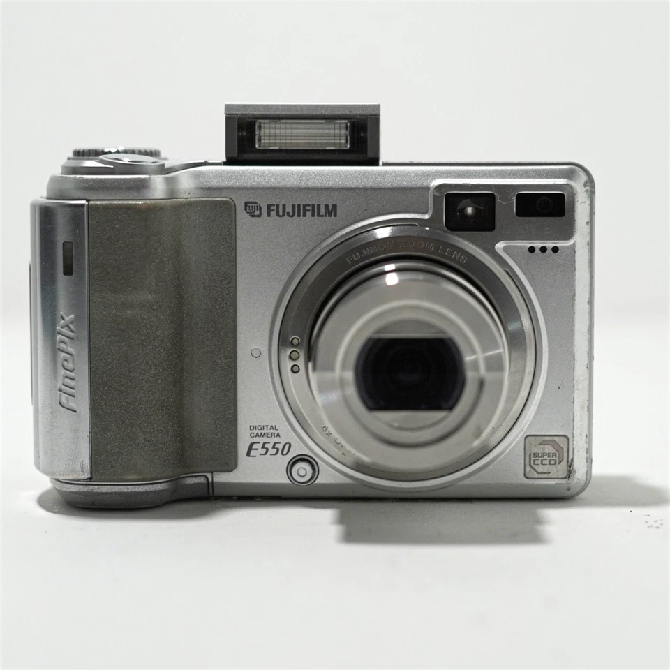 Fujifilm FinePix E550 6.3MP Digital Camera, Silver - Tested, photo 4 of 5