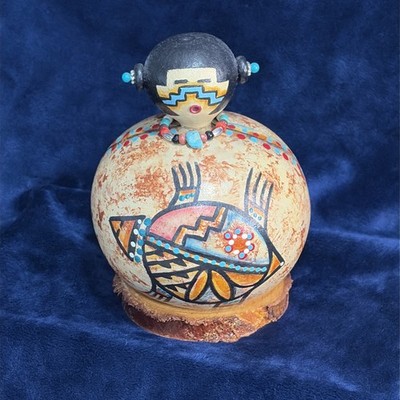 Hopi Kürbis Puppe signiert Stacy Talahytewa Indianer Kunst Südwesten Volkskunst