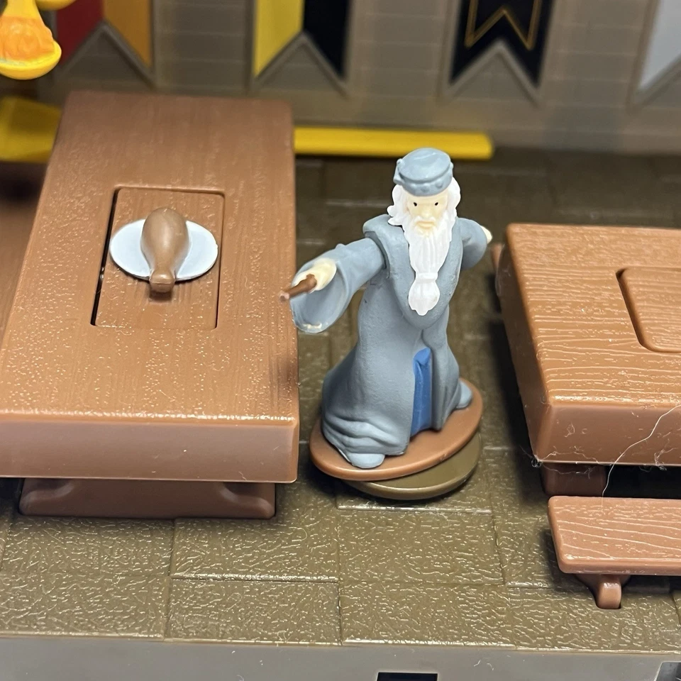 Harry Potter Hogwarts Gran Salón Castillo Mini Juego Ilumina NO COMPLETO Foto 4 de 4