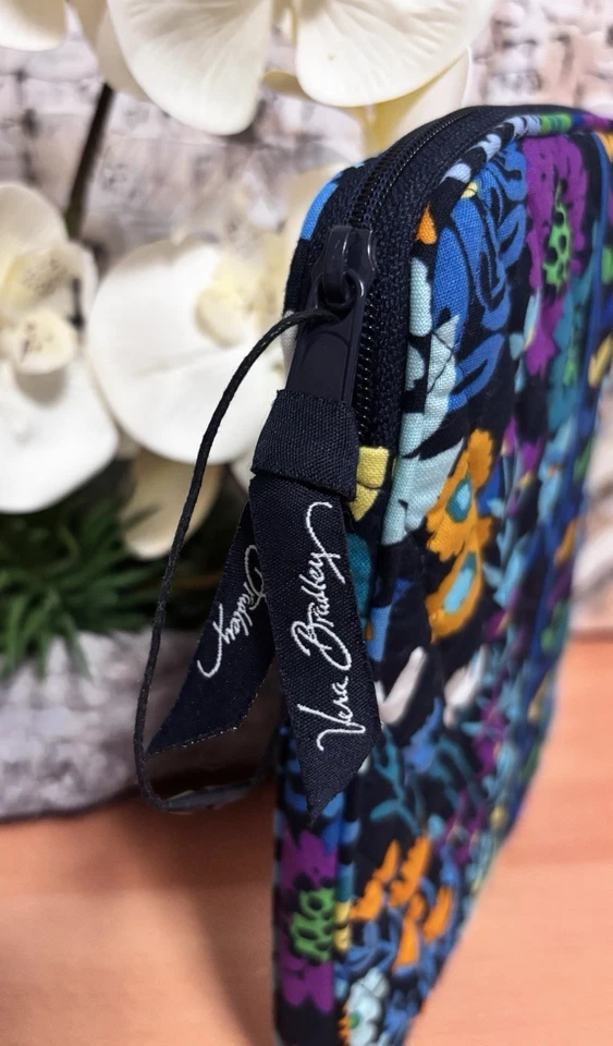 Vera Bradley iPad Mini Case Shell 9”x6” Midnight Blues Signature Textured NEW. - Image 4 of 4