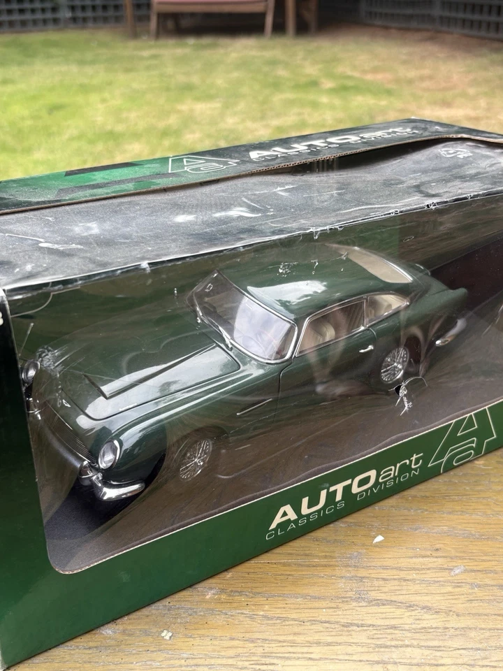 Autoart Classics Division Db5 verde Foto 2 de 3