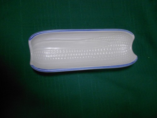 Pfaltzgraff 4 CORN ON THE COB Holders Plate Dishes Yorktowne - Picture 8 of 9