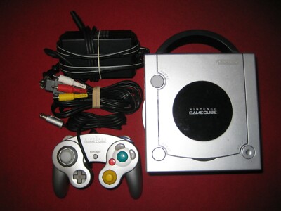 Nintendo GameCube Limited Edition Platinum Console (NTSC) Complete