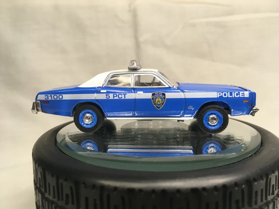 Greenlight 1977 Plymouth Fury NYPD - Opening Hood! - Loose - 1/64 - Image 4 of 4