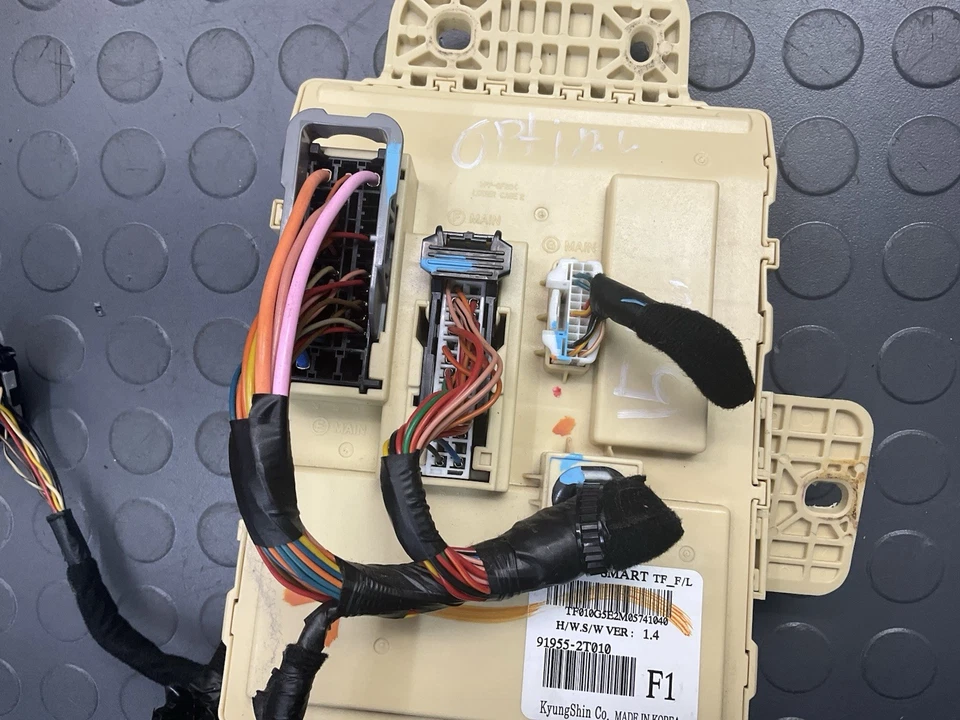 Unidad de módulo de control KIA OPTIMA 2014 2015 CAJA DE FUSIBLES RELÉ UNIÓN INTERIOR OEM Foto 3 de 4