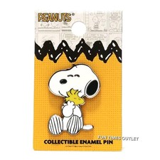 Spilla smaltata Peanuts SNOOPY da collezione Snoopy Hugging Woodstock nuova