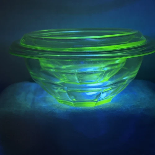 Set Of 2 Hazel Atlas Uranium Green Depression Glass Nesting Bowls 6.5 & 7.5 Dia.