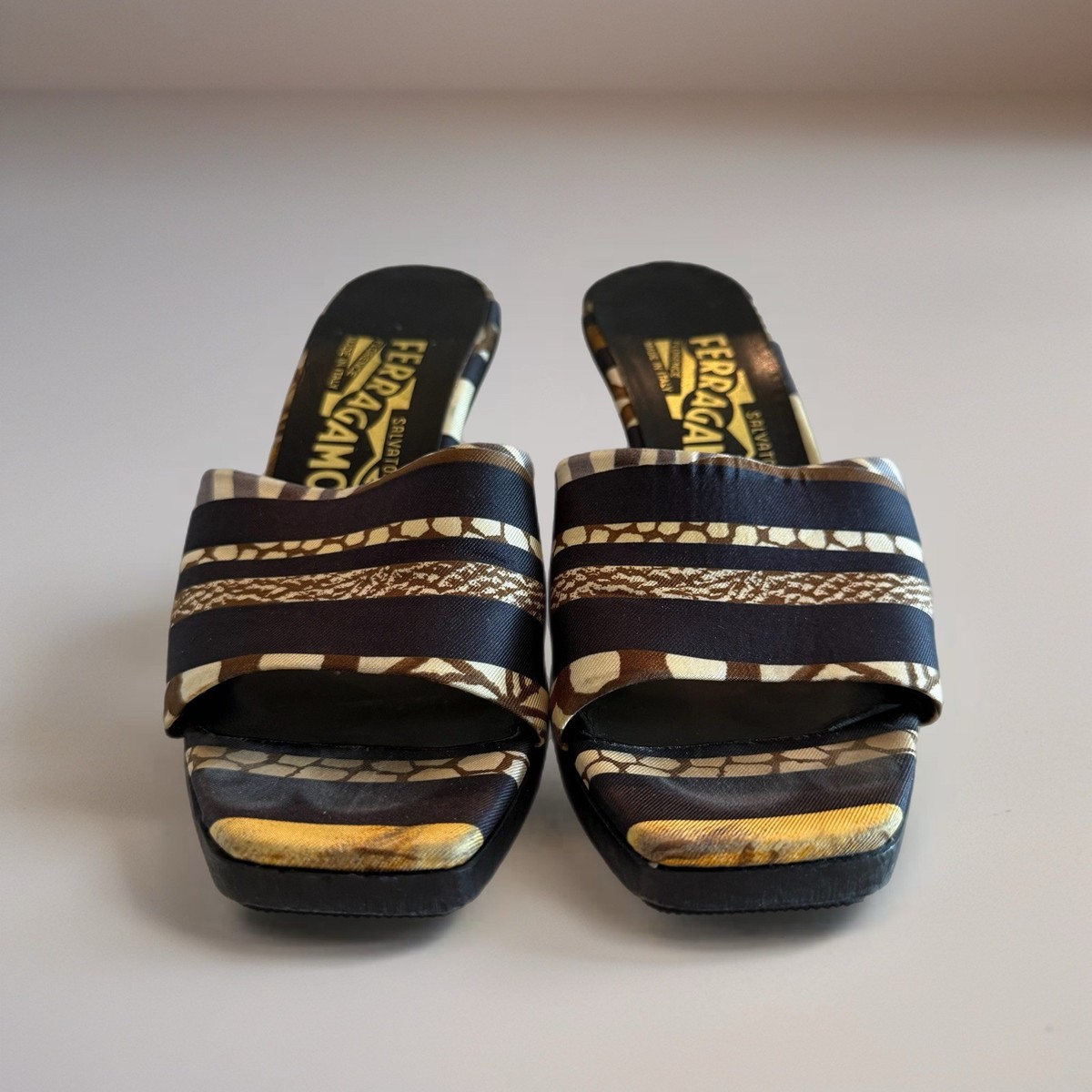 Salvatore Ferragamo Vintage Silk-Print Platform Mules – Size 6 – DA 581 D70 S View 3