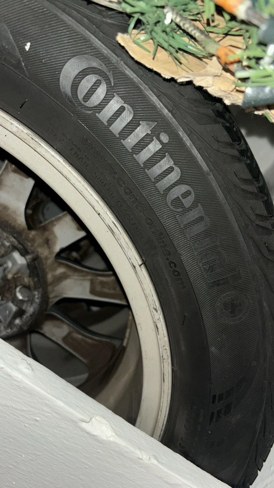 4 Rings And Tires 205/ 55/R16 Nissan Sentra Sv 2017 -2019  Continental - Image 4 of 4