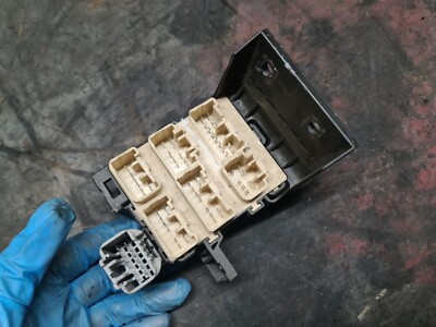 # Toyota Corolla Verso MK2 2.0 Diesel D4D Fuse Box Module 02-82734-05020