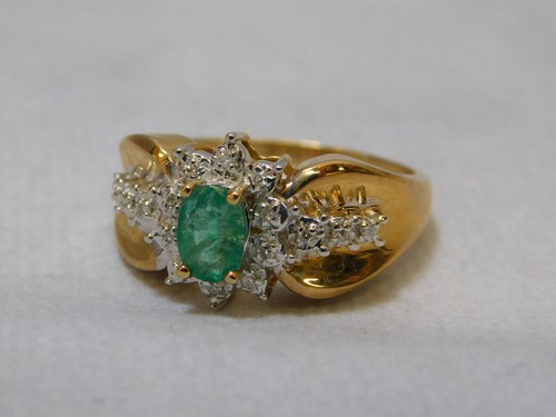Unique Engagement Style Emerald, Diamond & 14k Yellow Gold Ring Sz 7 3/4 - 4.3g - Picture 5 of 9