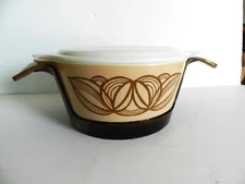 1973Pyrex Brown Onion Casserole, pristine