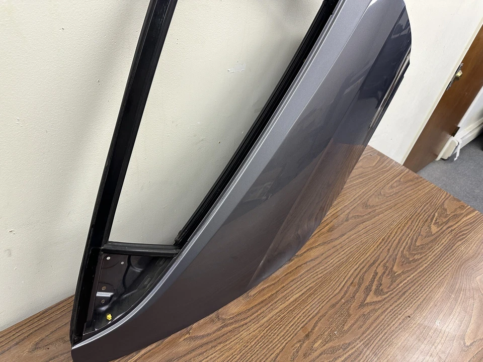 🔥 HYUNDAI VELOSTER 2012-2017 PUERTA TRASERA DERECHA CARCASA GRIS OEM Foto 2 de 4