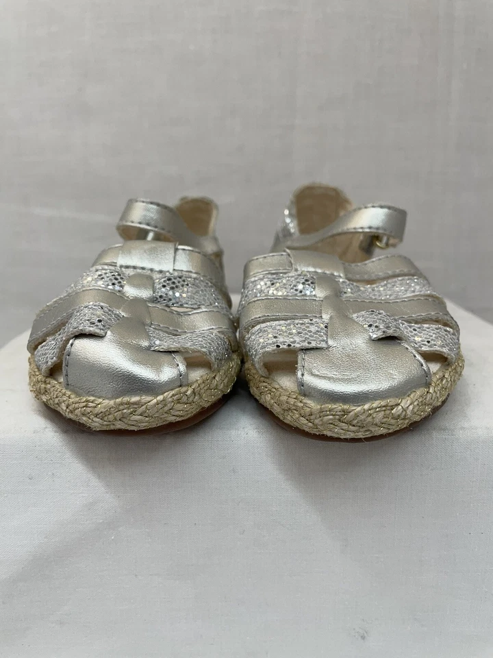 Sandalia UGG Niño Matilde Brillo Talla 6T Nueva sin caja Foto 2 de 4