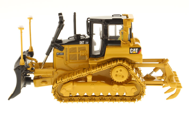 DCM85197 - - - CATERPILLAR D6T équipé du ripper accompagné d'une figurine et d'une b 63aa21 DCM85197 - - - CATERPILLAR D6T équipé du ripper accompagné d'une figurine et d'une b 63aa21