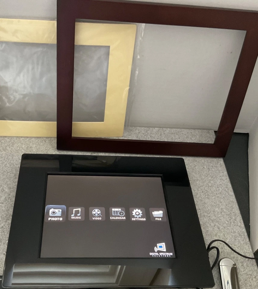 Digital Spectrum MF801 Memory Frame 8x10 - Image 2 of 4