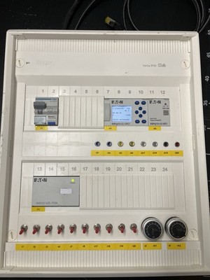 Hager Aufputz-Verteiler mit eingebautem EATON-SPS