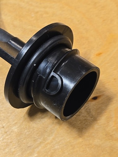 Miller Tools 8382 Gas Cap Apapter - Foto 3 di 7