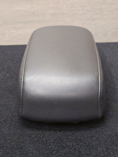 🐸 NICE 06-10 HUMMER H3 Console Lid OEM Armrest Black Leather 2007 - Picture 2 of 10