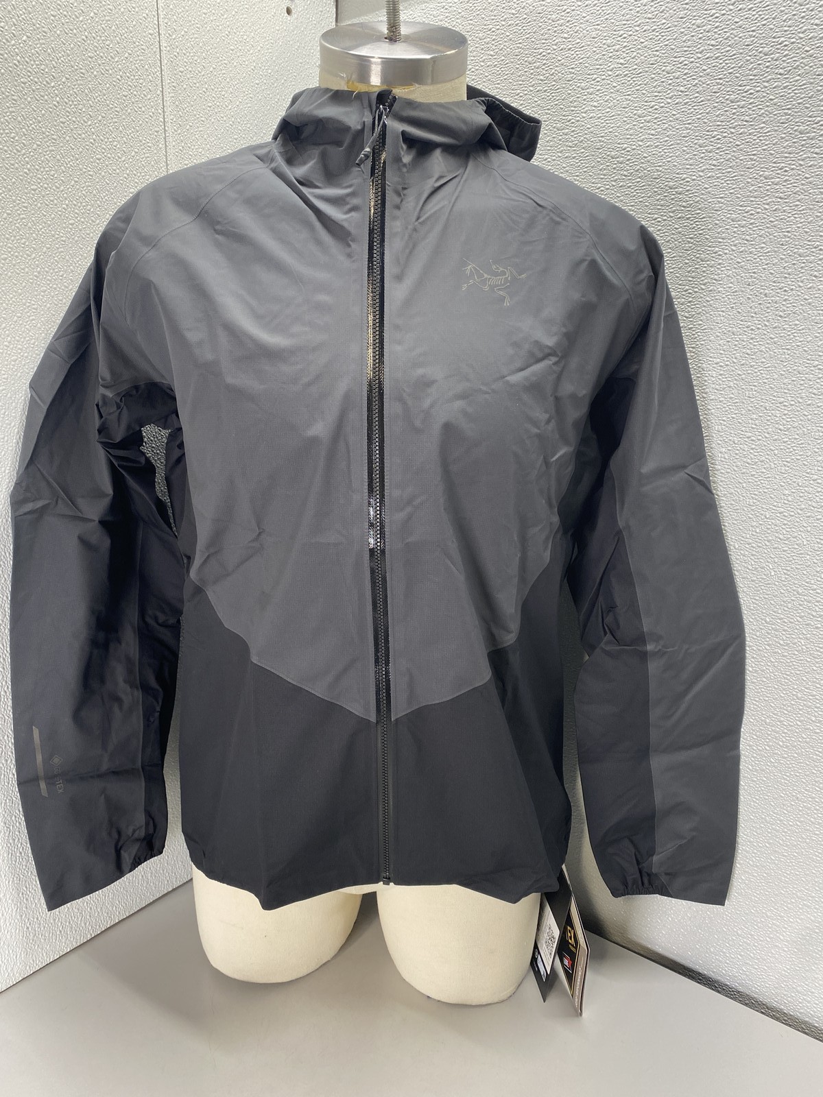 Arc'teryx Mens Norvan Shell Lightweight Jacket Size L Graphite, Black