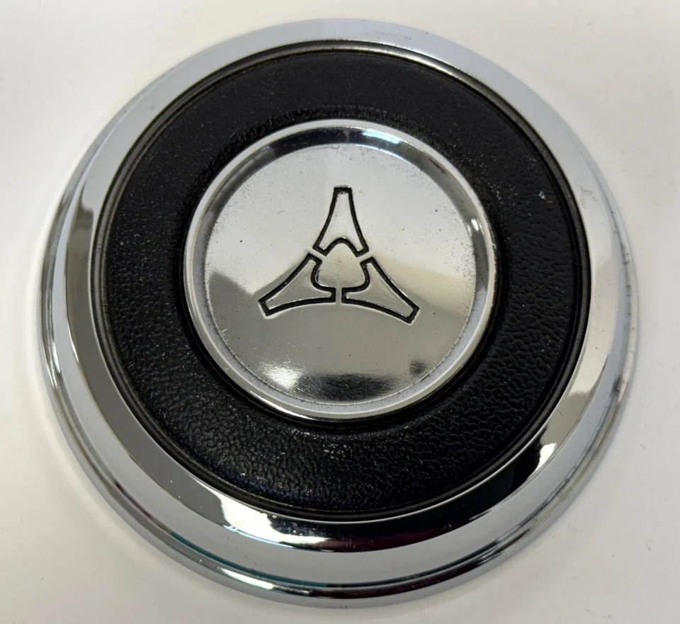 Dodge Coronet 1967 dardo volante bocina anillo botón adorno 2852497 nuevo de stock Foto 4 de 4