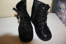 Kohls Girls Fashion Boots sz 4 M side zip Black