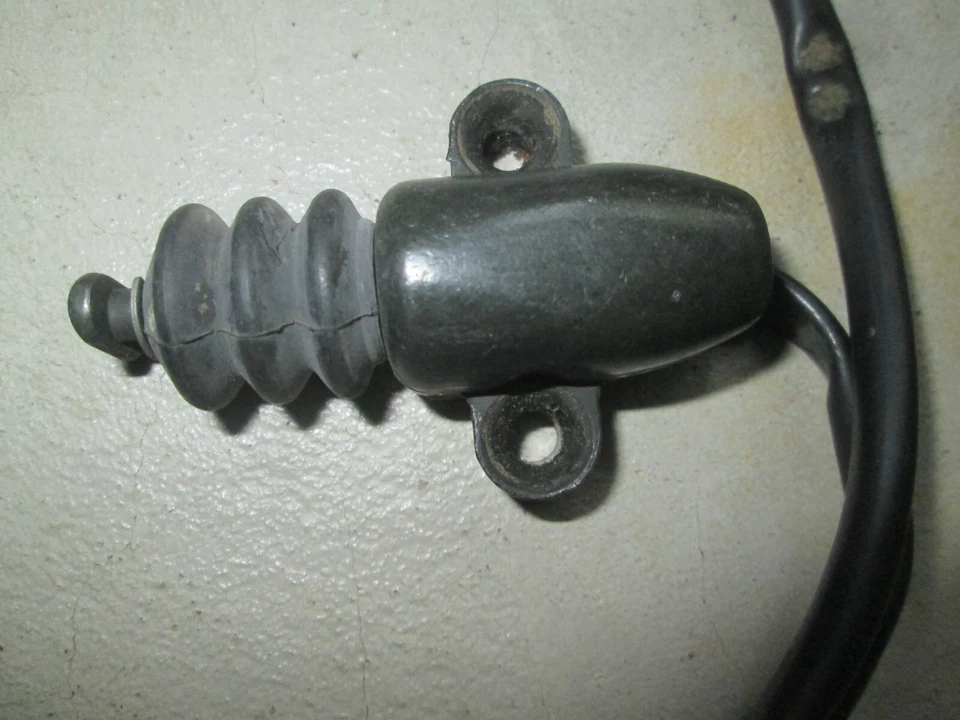 INTERRUPTOR DE PIE LATERAL YAMAHA 1AA-82566-01-00 1985 -86 FZ750 XJ700X XJ750X Foto 3 de 4