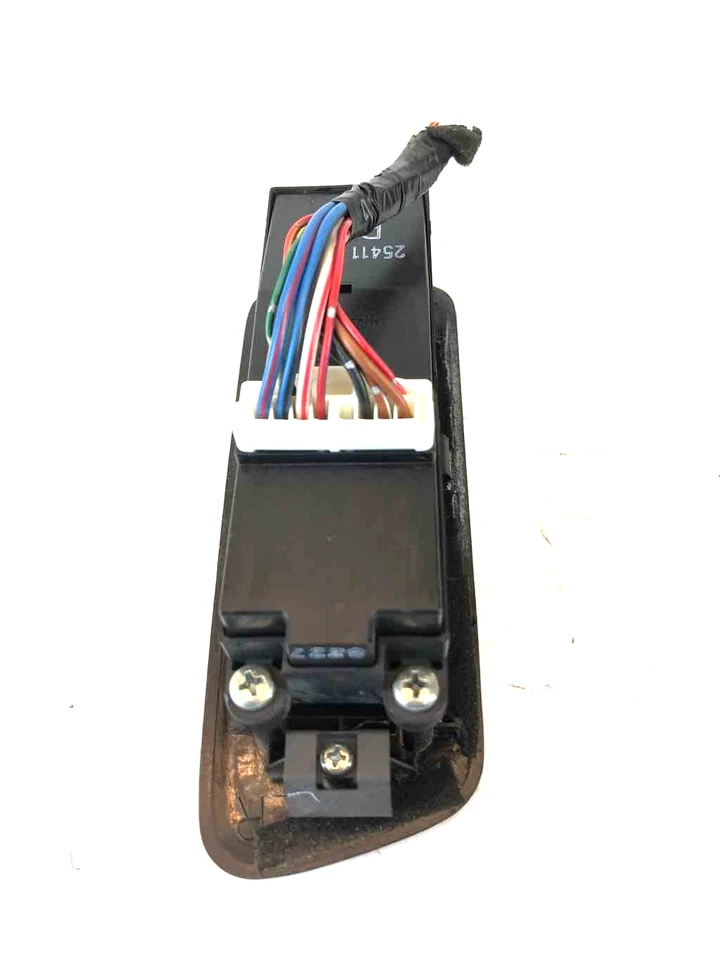 1998 Nissan Maxima Master Window Lock Control Panel Right Side P/N 25411 0L700 - Image 4 of 4