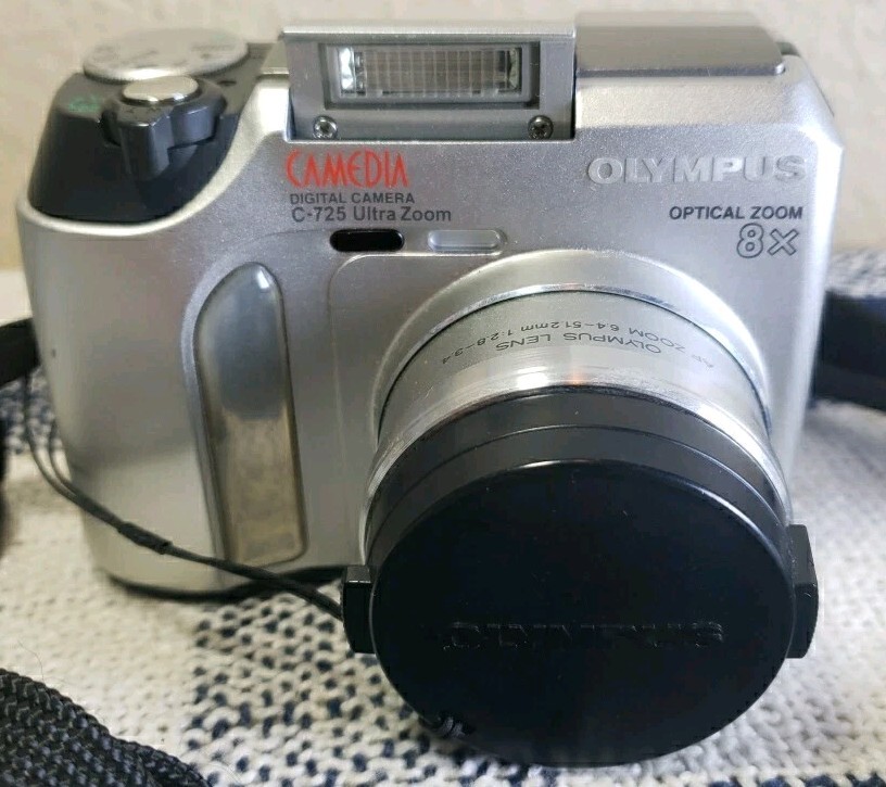 OLYMPUS C-725UZ 完動美品 CCD128MBxDカード リーダー付 Olympus CAMEDIA C-725 Ultra Zoom 3.0MP Digital Camera - Silver for