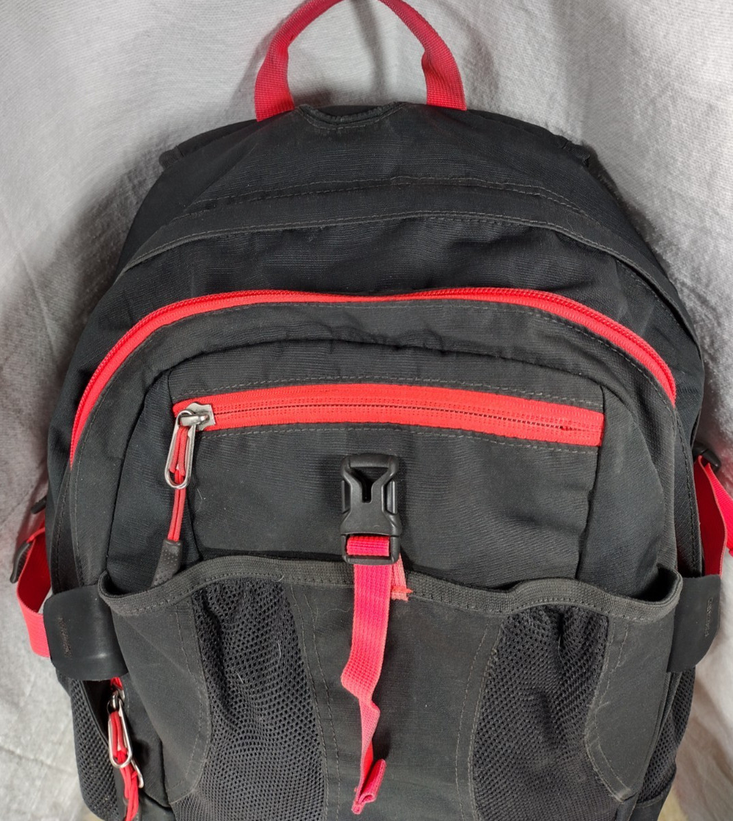 THE NORTH FACE BACKPACK RECON PADDED LAPTOP BACKPACK BLACK & RED GREAT CONDITION thumbnail 4