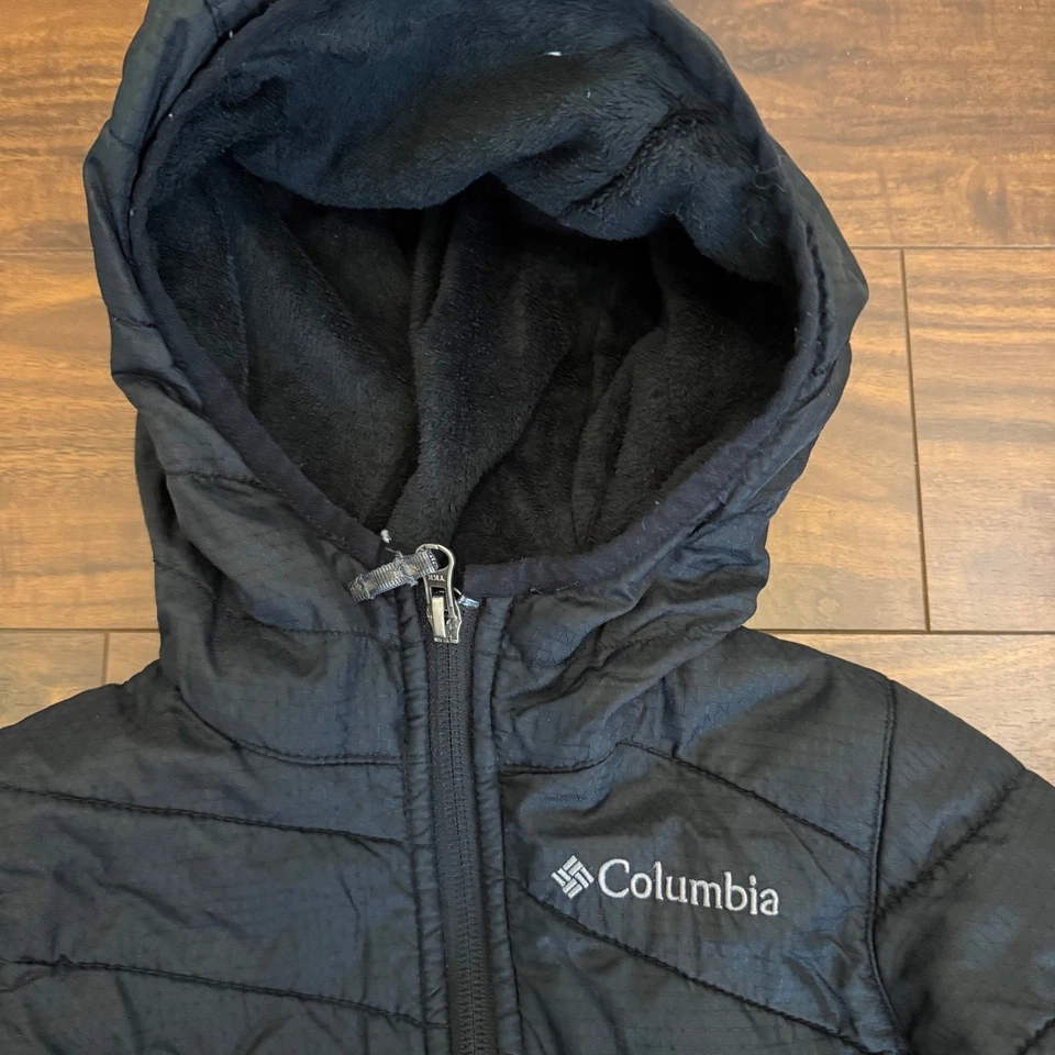 Chaqueta con capucha forrada de lana negra Columbia Kids talla XXS 4T/5T ropa exterior invierno Foto 3 de 4