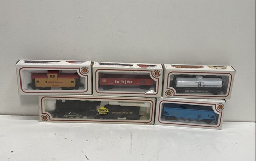 Bachmann HO Scale Train Lot Union Pacific Locomotive 5 Rolling Stock Vehicles