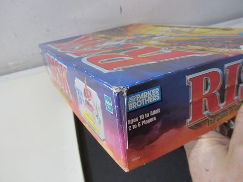 vintage RISK game of global domination - tons of miniatures Hasbro board game - Picture 3 of 15
