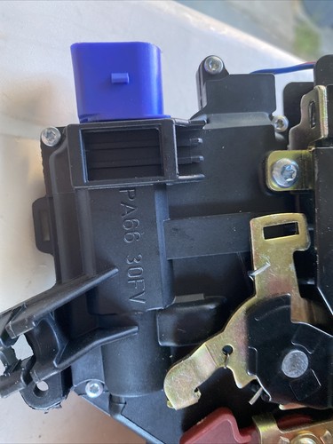 Audi a2 2003/Door Lock Mechanism Left rear side 8Z0839015D/PA66 30FV - Picture 7 of 7