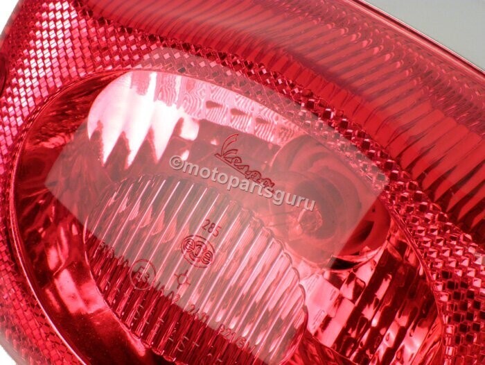 58263R OEM Red Chrome Rim Rear Brake Tail Light for Vespa LX 50 LX