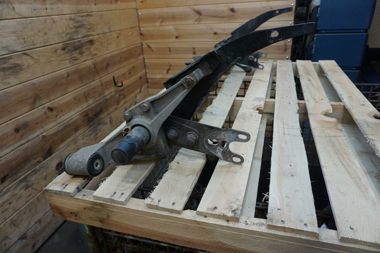 Rear Axle Cross Tube Torsion Bar OEM Porsche 924 19888 944 198591 968