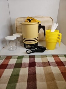 West Bend Instant Coffee Tea Coco Hot Pot Travel Caddy With 4 Cups Containers