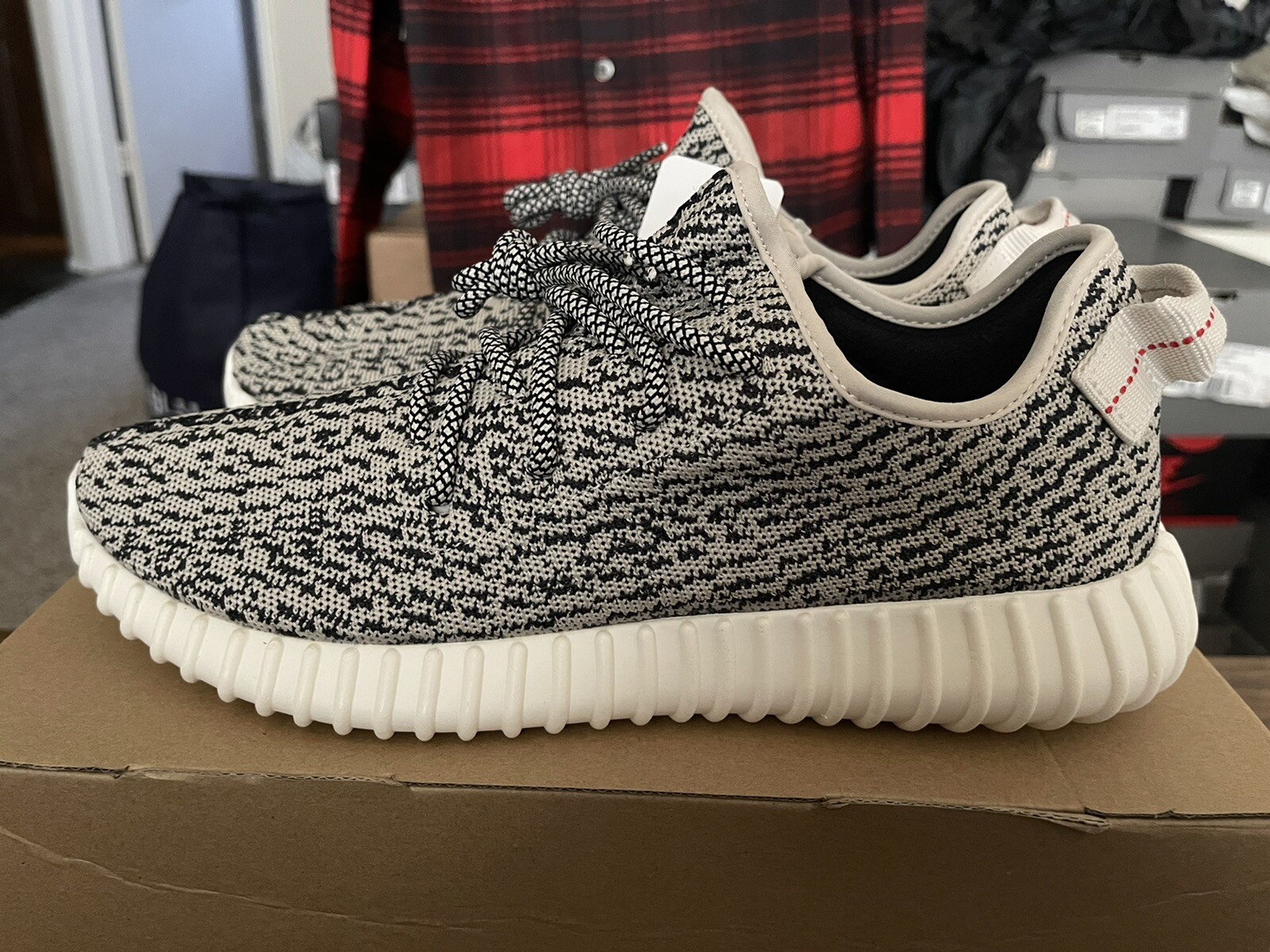 yeezy supply server location