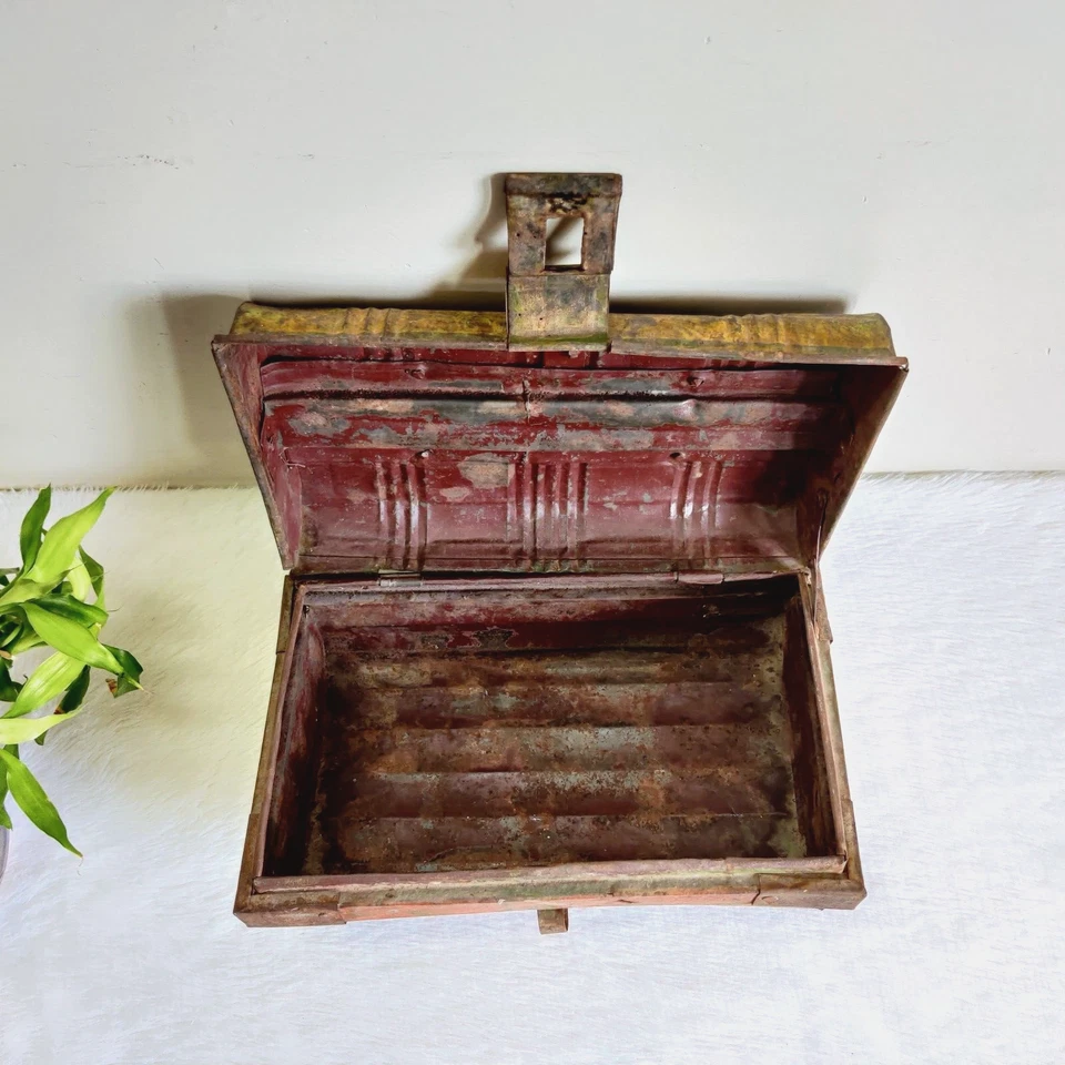 1930s Vintage Handcrafted Small Trunk Chest Decorative Collectibles T506 - Image 3 of 4