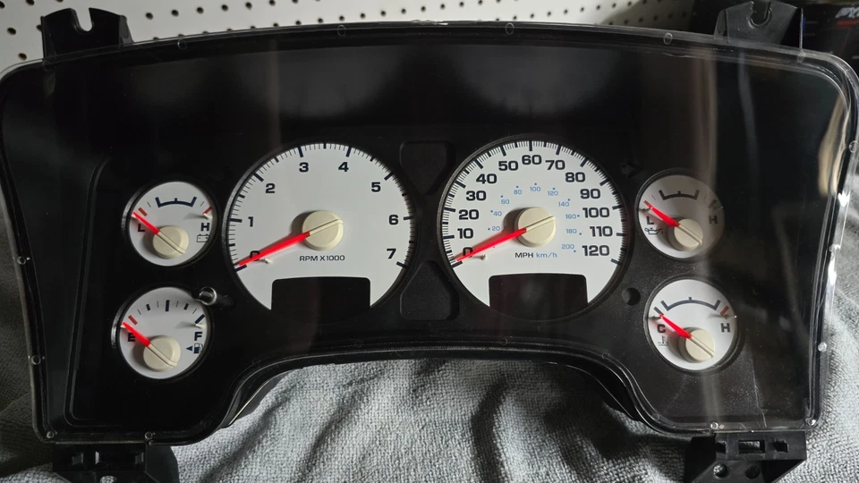 Dodge Ram 1500 2500 3500 2004-2005 calibre clúster Foto 2 de 4