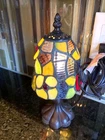 DALE TIFFANY STYLE  10" VINTAGE STAINED/SLAG GLASS TABLE LAMP FLORAL DESK LIGHT