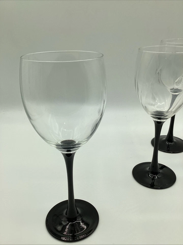Juego De 4 Elegantes Luminarc De Colección Grandes 8 1/8" 11 Oz. Copas de vino largas de tallo negro Foto 3 de 4