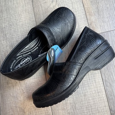 Easy Works by: Easy Street Women s 10 Shoes Slip Resistant, Nurse  Black Clogs