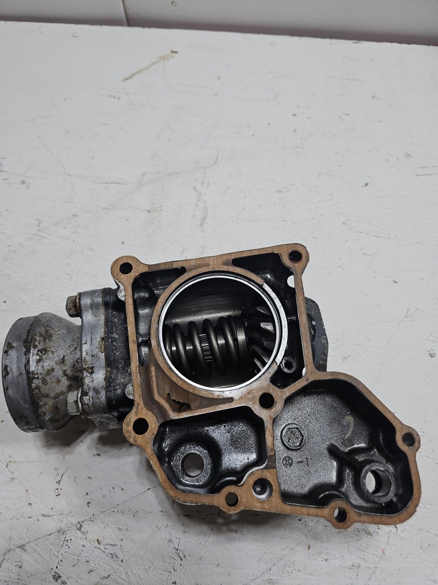 Kawasaki Bayou 220 250 Bevel Gear Output Shaft Case Housing 1992