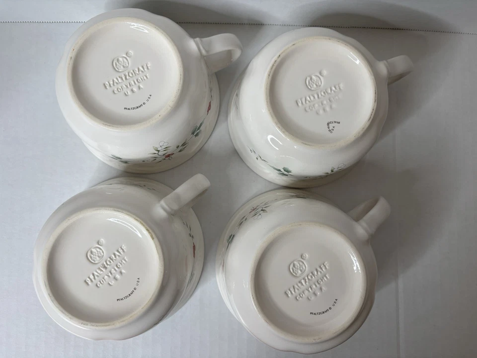 Caneca de sopa Pfaltzgraff Winterberry conjunto de 4 xícaras de Natal - Imagem 3 de 4