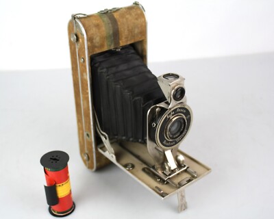 Appareil photo argentique vintage FEX INDO JUNI-BOY dans sa boite d'origine avec son flash jaune pour collection ou décoration - Collection