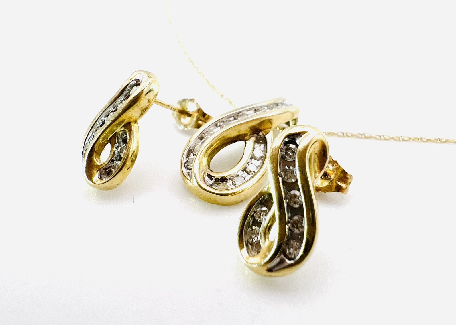 10k Solid Yellow Gold Diamond Infinity Swirl Geom… - image 4