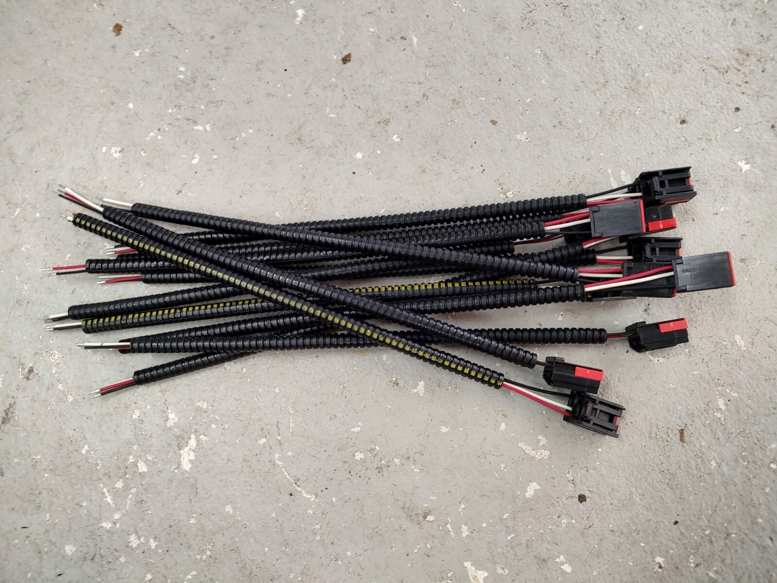 1456983-1 Automotive Connector, .64 Series, 4 Positions w/3 Wires & Sheath, 400x