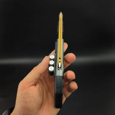 Pump Action Gummiband Schrotflinte 8 Schuss Fidget Spielzeug Mini Metallpistole mit Bändern
